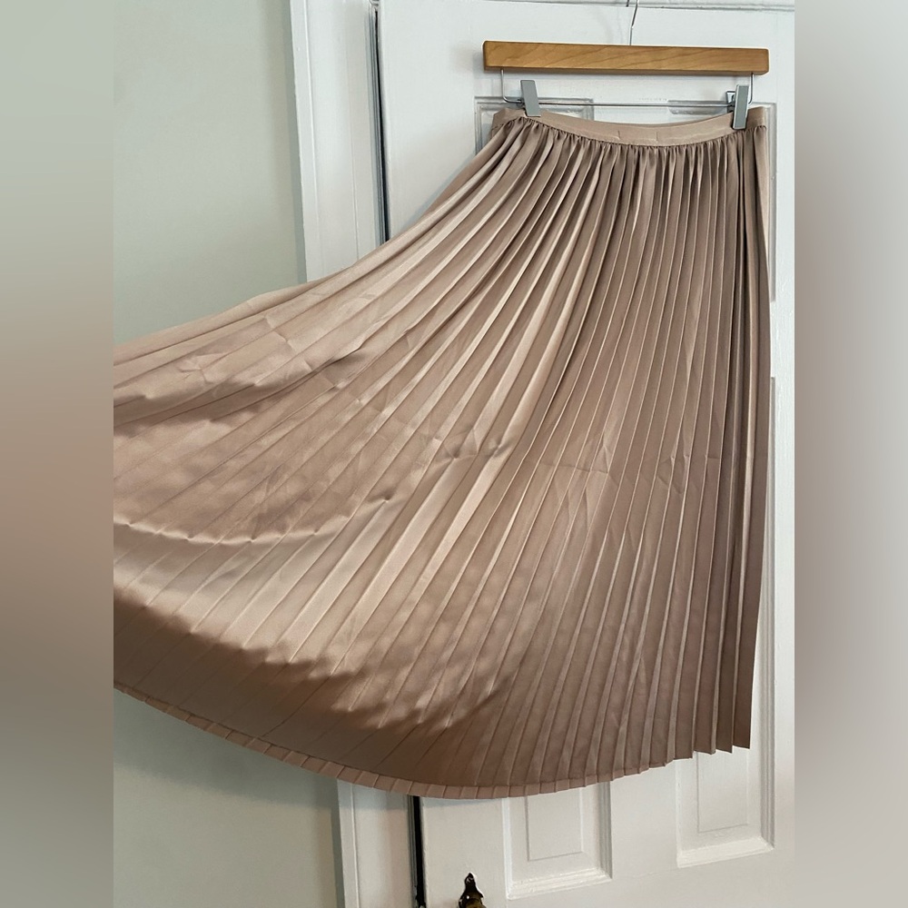 Chelsea Pleated Midi Skirt - Champagne - Picture 8 of 10